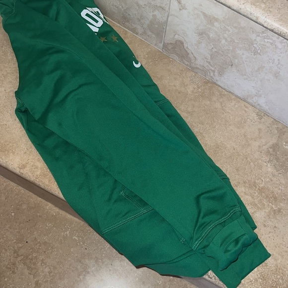 UNDER ARMOUR HOODED NORTER DAME SWEATSHIRT🍀⭐️🍀⭐️🍀⭐️💚⭐️🍀⭐️💚 - Picture 8 of 10